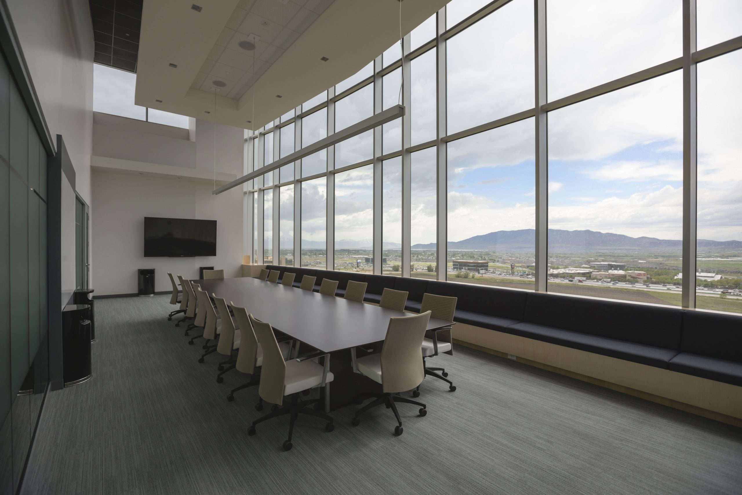 Boardroom overlooking an international cityscape representing commercial arbitration proceedings in Ontario