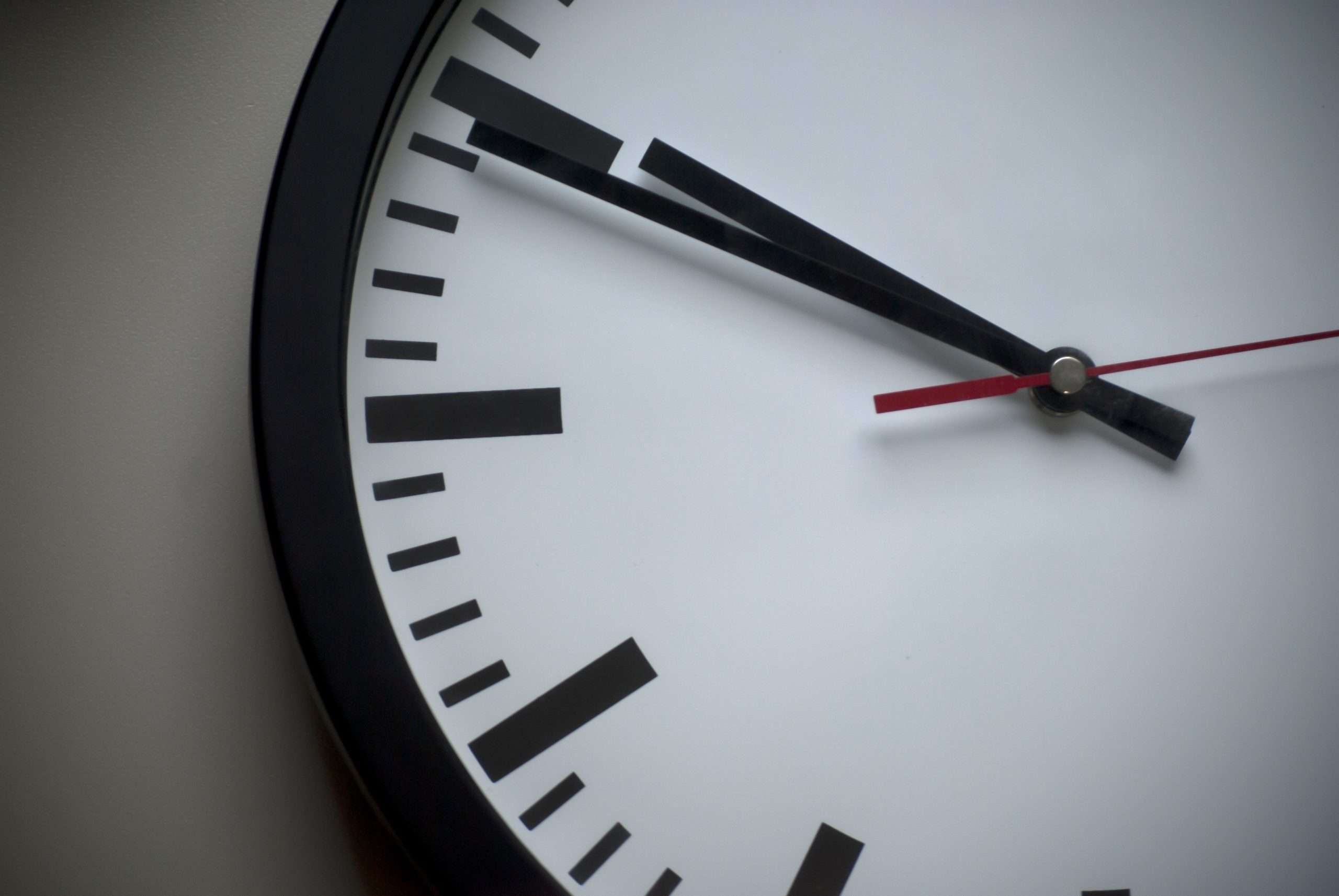 Clock representing time running out on limitation periods for civil lawsuits in Ontario